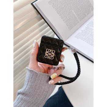 歐美奢華適用AirPodsPro2代保護殼3代軟蘋果藍牙耳機套斜跨鏈子情侶皮革小羊皮高階感分體式設計AirPods4代