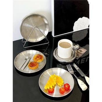 高階感零食盤2023新款不銹鋼客廳高檔輕奢果盤家用客廳茶幾乾果盤