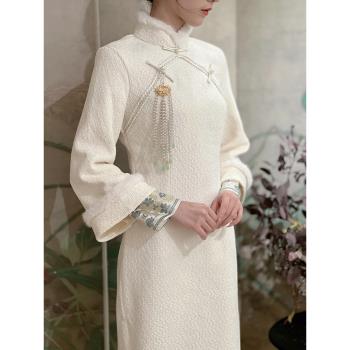 霜月白復古旗袍改良白色加絨秋冬季2024新款訂婚女國風新中式加厚
