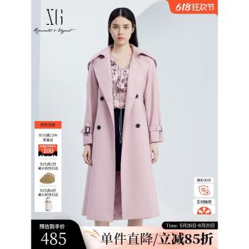 XG/雪歌XJ308002A216粉色翻領長款風衣2024秋季新款雙排扣外套女