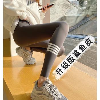 tb加絨歐貨九分瘦腿運動皮褲鯊魚