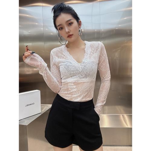 秋季新款薄款網紗性感蕾絲打底衫女長袖微透V領性感氣質百搭T恤女