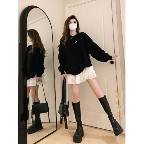 秋裝小個子茶系穿搭一整套美式復古高級感衛衣搭配短裙兩件套裝女