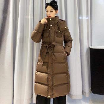 過膝長款收腰羽絨服女2024年新款高階時尚顯瘦黑金白鵝絨加厚外套