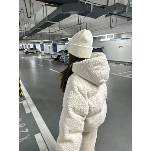 羊羔毛白色羽絨服女冬短款2025新款90白鴨絨小個子加厚外套面包服