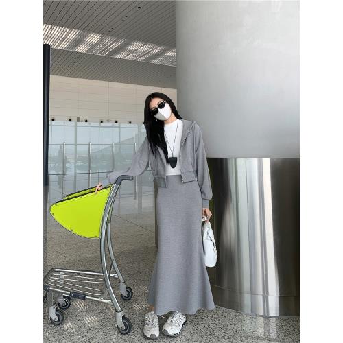 MULVAN 灰色連帽開衫衛衣外套女秋季a字直筒包臀裙中長半身裙套裝