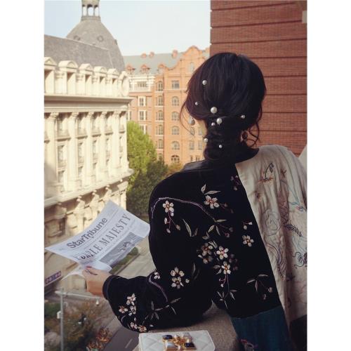 BettyChow 鎮店！龍鳳呈祥拜年棉襖外套 細節感人的真絲絲絨刺繡