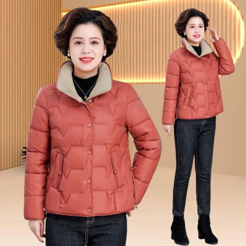 小個子媽媽羽絨棉服中年短款洋氣2024冬季新款大碼中老年秋冬外套