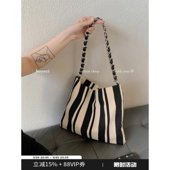 HOYOZI鏈條帆布慵懶小優家包包