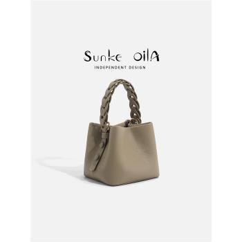 Sunke OiLA高階感編織真皮水桶包