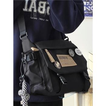 香港日系工裝復古郵差包男大學生上課單肩揹包韓版大容量斜挎包女