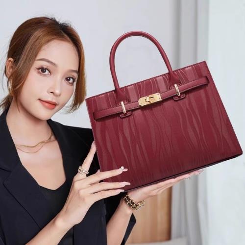 紅色結婚包包2025新款時尚單肩手提包高級感斜挎中年送媽媽款女包