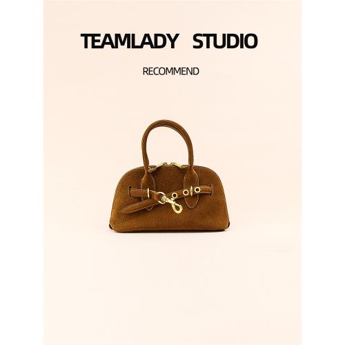 特價不退換TEAMLADY翻毛皮鎖扣保齡球包貝殼包女2024新款馬鞍包女