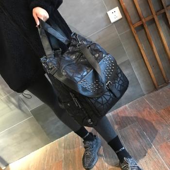 創意幾何圖案女休閑鉚釘雙肩包