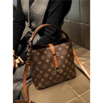LV:VS香港包包女2024新款復古真皮手提斜挎包流行單肩質感小方包