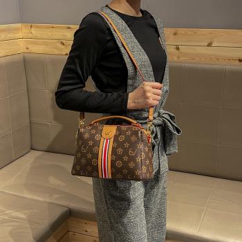 LV:VS香港真皮女包新款夏季時尚大容量枕頭包女士高階感百搭單肩