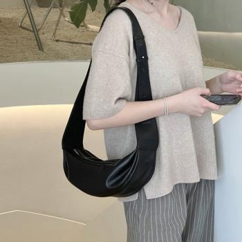 包包女寬肩帶小眾牛皮軟皮餃子包