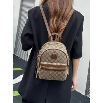 時尚百搭真皮雙肩包女2024新款旅行輕便雙肩揹包出遊女士通勤包包