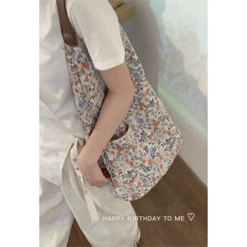 【やさ】章若楠同款碎花帆布包包女通勤包托特包休閑大容量水桶包