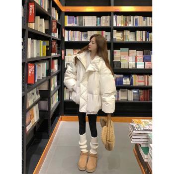 白色設計感連帽高階短款羽絨服