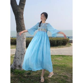 海邊度假連衣裙沙灘長裙民族風長袖藍色刺繡新款波西米亞渡假雲南