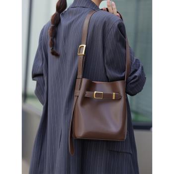 (免運)2024新款女包斜挎包頭層牛皮水桶包植鞣真皮單肩包復古時尚小包包