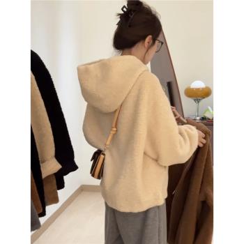 (免運)短款連帽羊羔毛外套女秋冬裝新款2025年爆款加絨保暖皮毛一體上衣