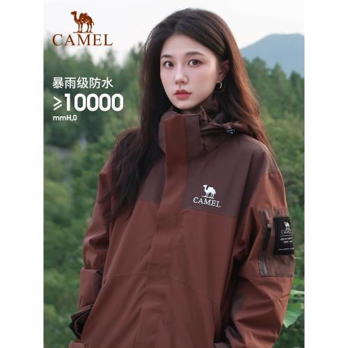 (免運)駱駝紅木棕沖鋒衣女款2025年三合一戶外防水保暖連帽徒步登山服男