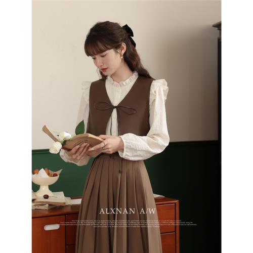 鹿向南《黃昏美術館》法式復古無袖馬甲女秋季2023新款疊穿馬夾潮