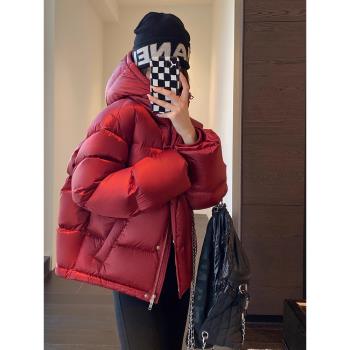 紅色羽絨服女短款冬季2024新款小個子加厚連帽寬松白鴨絨爆款外套