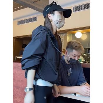 2024早秋新款獨特超好看小個子短款休閑連帽黑色沖鋒衣外套女春秋
