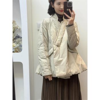 安迪原創2024文藝簡約禪意斜襟羽絨服時尚百搭白鴨絨V領氣質外套