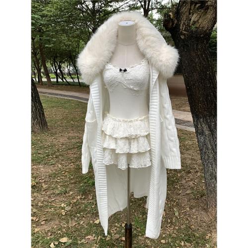 奶白色長款毛衣開衫可拆袖毛領外套+重工蕾絲吊帶裙