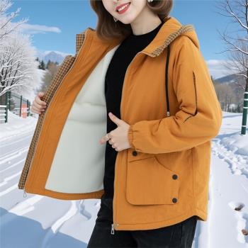 中老年媽媽裝加絨冬裝外套女寬松大碼休閑洋氣羊羔絨加厚夾克風衣