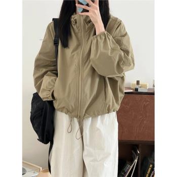 卡其色短款沖鋒衣外套女春秋秋季小個子薄款防風工裝夾克運動上衣