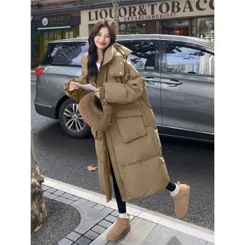 卡其色羽絨服外套女冬季2024新款中戲寬松長款過膝加厚保暖麵包服