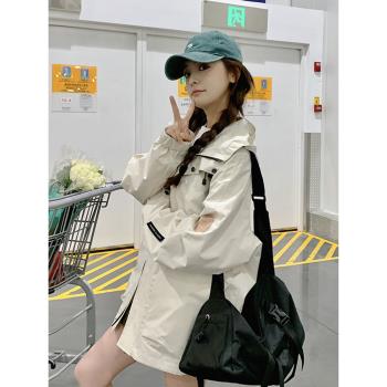 米白色連帽沖鋒衣外套女2024新款早秋chic韓系寬松小個子工裝上衣