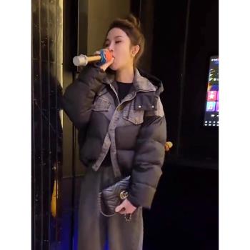 牛仔拼接短款羽絨服外套女冬季高階感小個子連帽加厚麵包服棉衣潮
