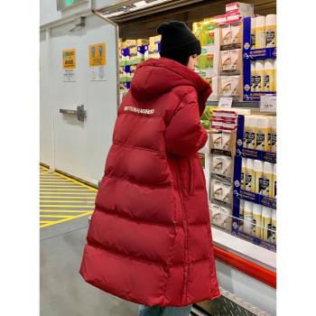 聖誕紅色羽絨服女冬季2024新款過膝長款顯瘦高級感超好看情侶外套