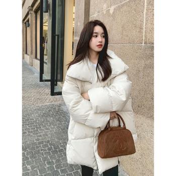 設計感大翻領米白色羽絨服女2024冬季新款小個子寬松白鴨絨厚外套