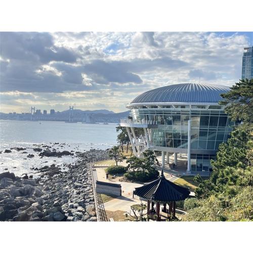 慢遊釜山大邱半自助｜EWORLD樂園83塔.前山纜車.壁畫村.韓屋星巴克.金塊蛋糕.長腳蟹美食五日(彩妝站)-25JKSITLJC