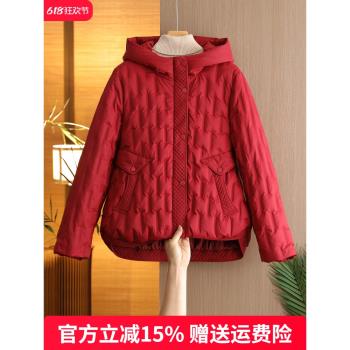 (免運)輕薄媽媽羽絨服女2025冬季新款紅色連帽收腰短款加厚防寒麵包外套