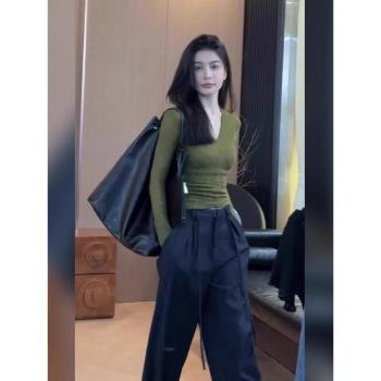 法式綠色v領修身針織衫內搭打底衫上衣女秋冬設計感小眾長袖t恤