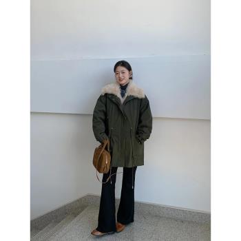 軍綠色大翻領可拆卸內膽工裝派克服女冬季2024新款寬松保暖羽絨服