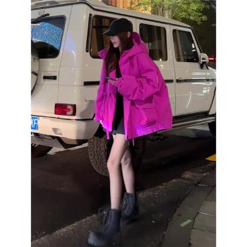 高階感氣質顯白玫紅色連帽羽絨服女冬季新款設計感加厚白鴨絨外套