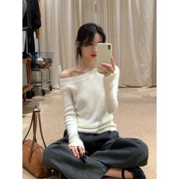 法式氣質白色羊絨斜肩針織打底衫女秋冬獨特別致毛衣內搭花邊上衣