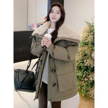 牛角扣羊羔毛大翻領羽絨服女2024冬季新款小個子白鴨絨工裝派克服