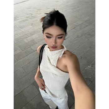 Turn up/陳腿兒 不對稱下擺結構感坑條針織背心女設計感辣妹上衣