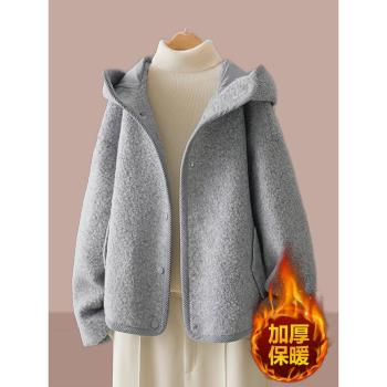 灰色短款羊羔毛毛外套女2024冬季爆款加絨加厚連帽百搭高級感大衣