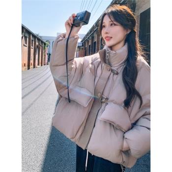 設計感牛角扣立領羽絨服女冬季2024新款小個子百搭90白鴨絨麵包服
